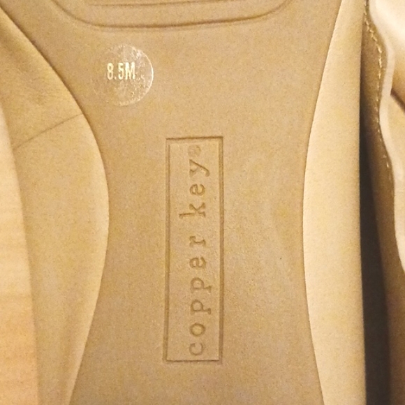 Copper Key Taupe Color Leather Scalloped Flats in Size 8.5M (NWT) - Picture 7 of 7